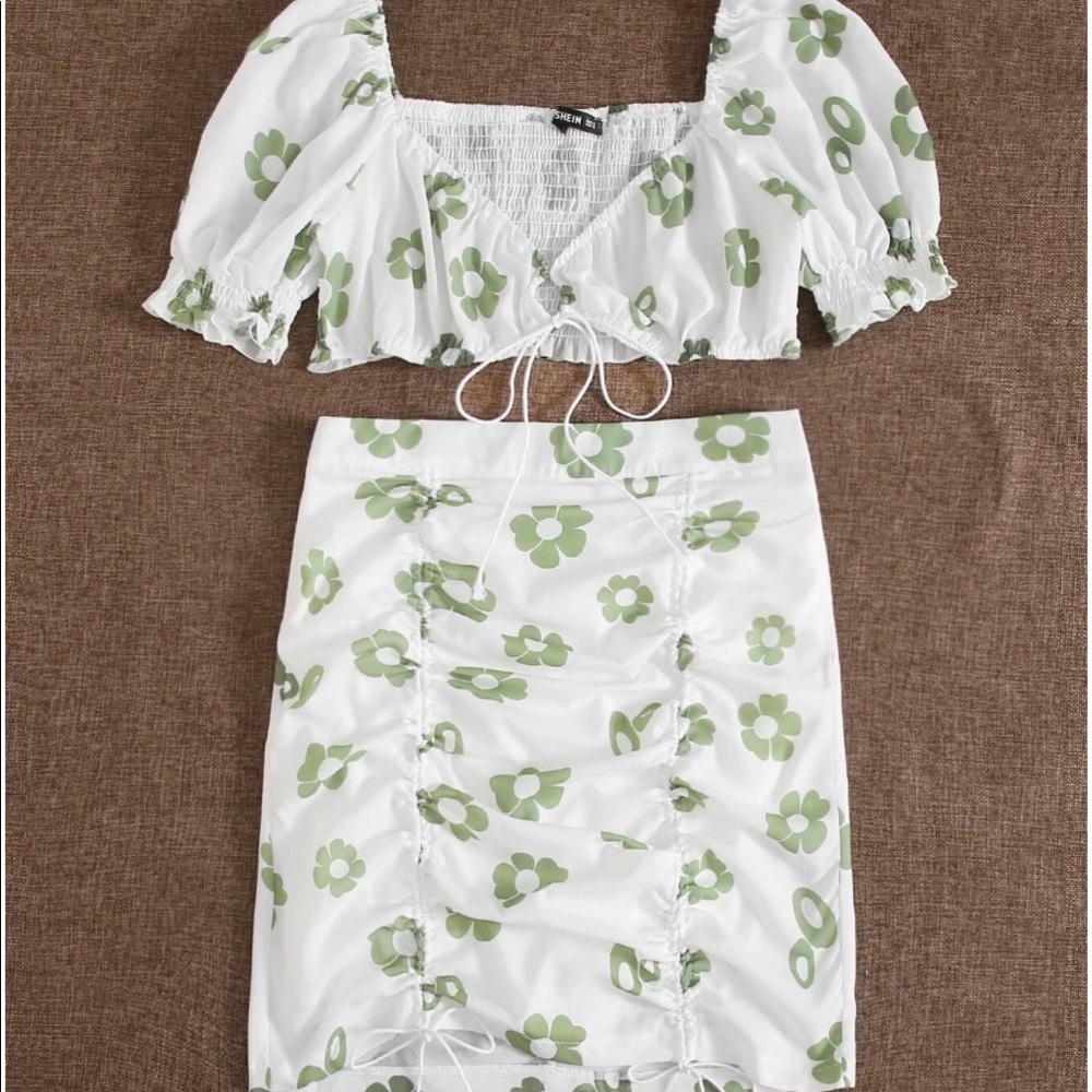 Floral Print Shirred Knotted Top & Skirt Set